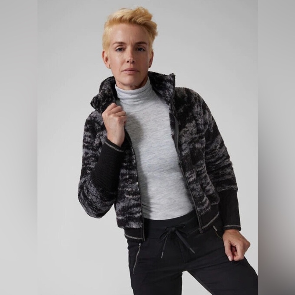 Athleta Tugga Sherpa Jacket in Fog Camo Metropolis